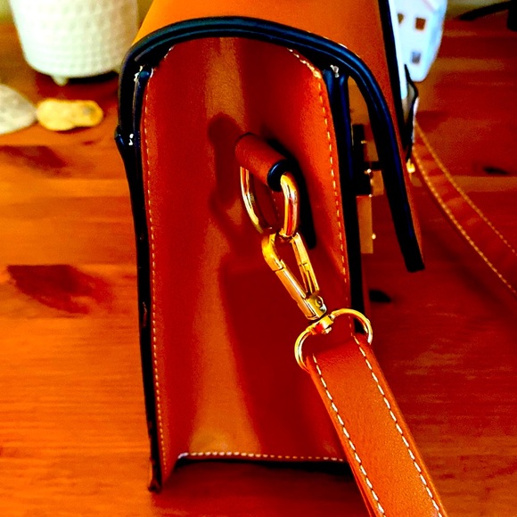 Camel colored purse - Picture 9 of 9